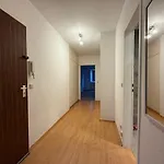 Zwei Zimmerwohnung, Balkon mit Blick auf den Rheinturm