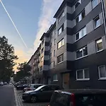 Zwei Zimmerwohnung, Balkon mit Blick auf den Rheinturm