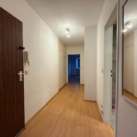 Apartment Zwei Zimmerwohnung, Balkon Mit Blick Auf Den Rheinturm Dusseldorf